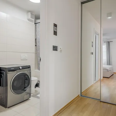 385 Luxury Апартаменти