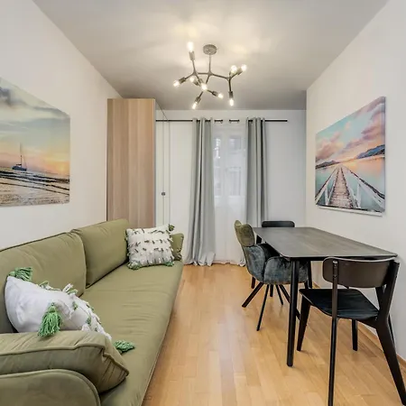 385 Luxury Apartment