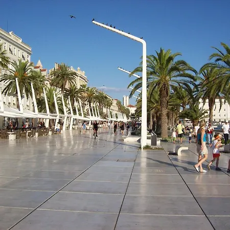 385 Luxury Apartment